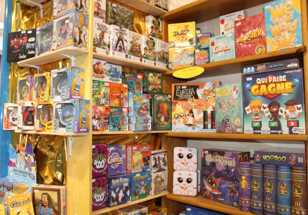 Jeux Familiaux et Ambiance à l'Échoppe Narbonne